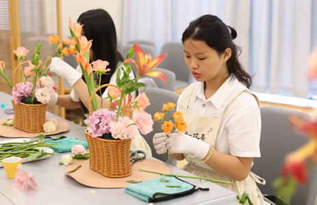 臺靈機電周末團建：插花活動豐富員工生活